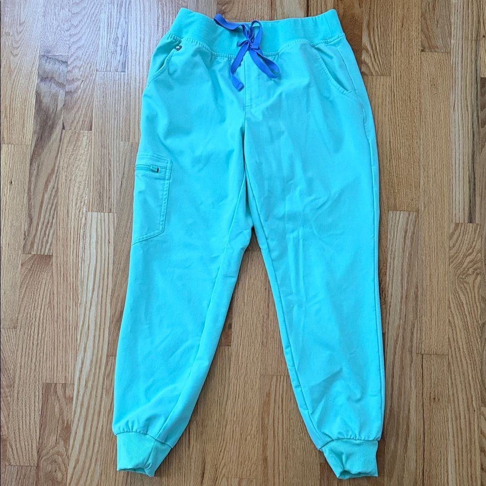 Figs Zamora jogger scrub pants *NOT high-waisted*
Color: Mariner 🩵💚